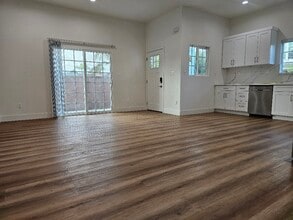 6380 Klamath Dr in Westminster, CA - Foto de edificio - Building Photo