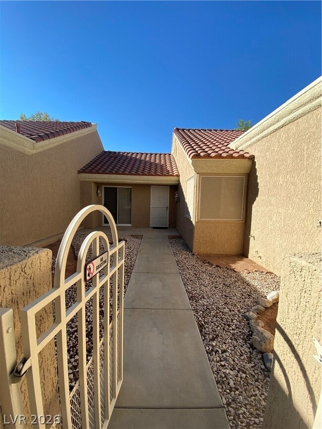 9033 Gemstone Dr in Las Vegas, NV - Building Photo - Building Photo