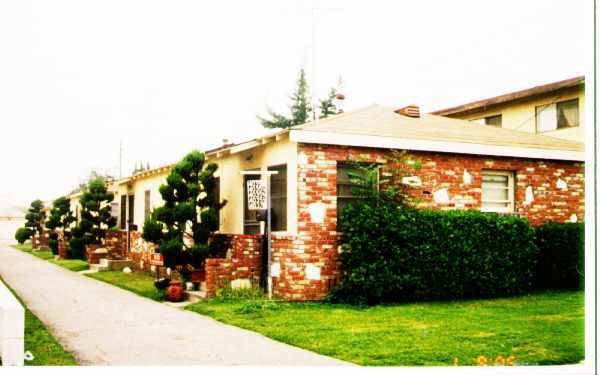 4035-4037 Walnut Grove Ave in Rosemead, CA - Building Photo