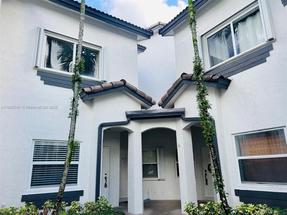 2319 SE 24th Ave in Homestead, FL - Building Photo