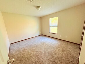 1108 NW Willow Dr in Grain Valley, MO - Building Photo - Building Photo