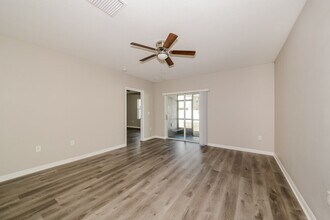 10126 Geese Trail Cir in Ruskin, FL - Building Photo - Building Photo