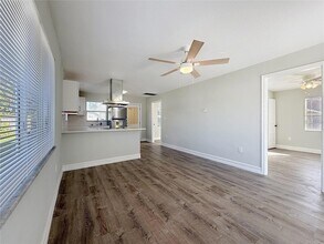 2408 E Magnolia St, Unit 205 in Lakeland, FL - Building Photo - Building Photo