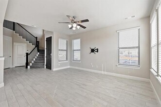 521 Hutchinson Ln in Lewisville, TX - Building Photo - Building Photo