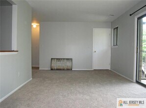 4406 Birchwood Ct in North Brunswick, NJ - Building Photo - Building Photo