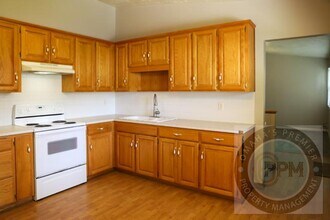 8307 S 38th St in Bellevue, NE - Building Photo - Building Photo