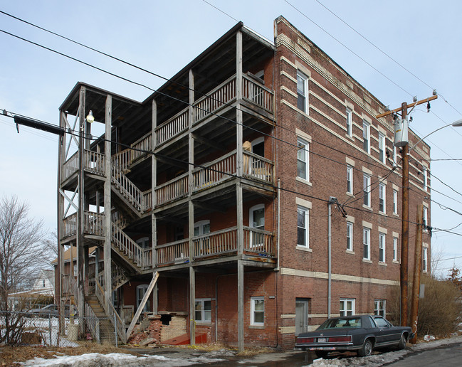 76 Chapin St in Holyoke, MA - Building Photo - Building Photo