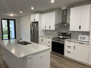 365 Bella Sol Way in West Palm Beach, FL - Building Photo - Building Photo