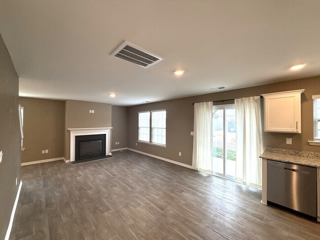 1171 Larkspur Ln in Dallas, NC - Foto de edificio - Building Photo