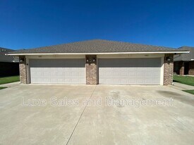 1401 MacAlpine St in Moore, OK - Building Photo