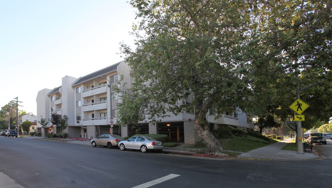 Centennial Apartments in Los Angeles, CA - Building Photo