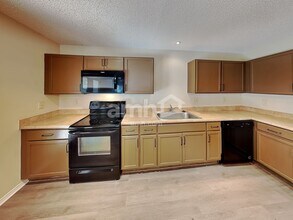 8319 Tavern Pt in San Antonio, TX - Foto de edificio - Building Photo