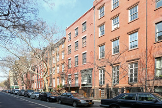 19-23 W 10th St in New York, NY - Building Photo - Building Photo