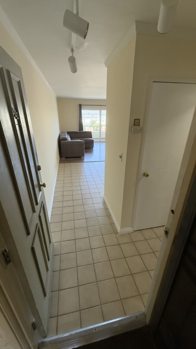420 Redondo Ave in Long Beach, CA - Building Photo - Building Photo