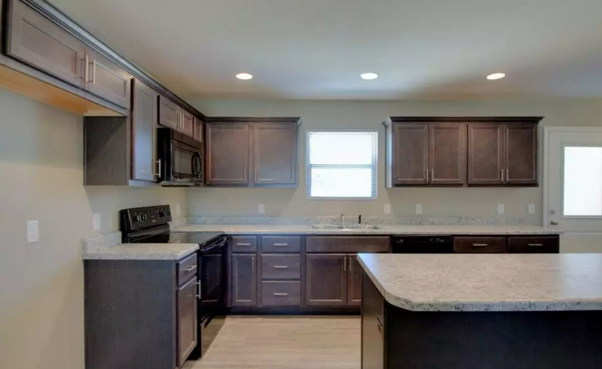 5468 Main St in Battlefield, MO - Building Photo