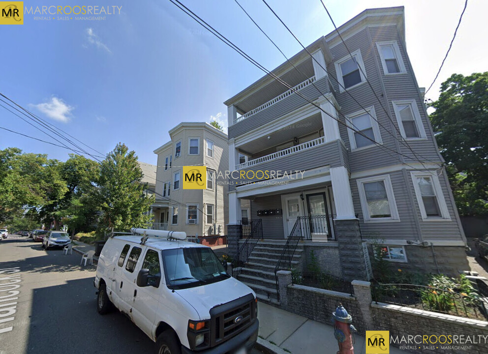 33 Hancock St, Unit 1 in Somerville, MA - Foto de edificio