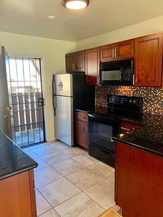 98-1385-1385 Hinu Pl in Pearl City, HI - Building Photo