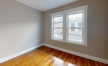 280 McGrath Hwy, Unit 3 in Somerville, MA - Foto de edificio - Building Photo