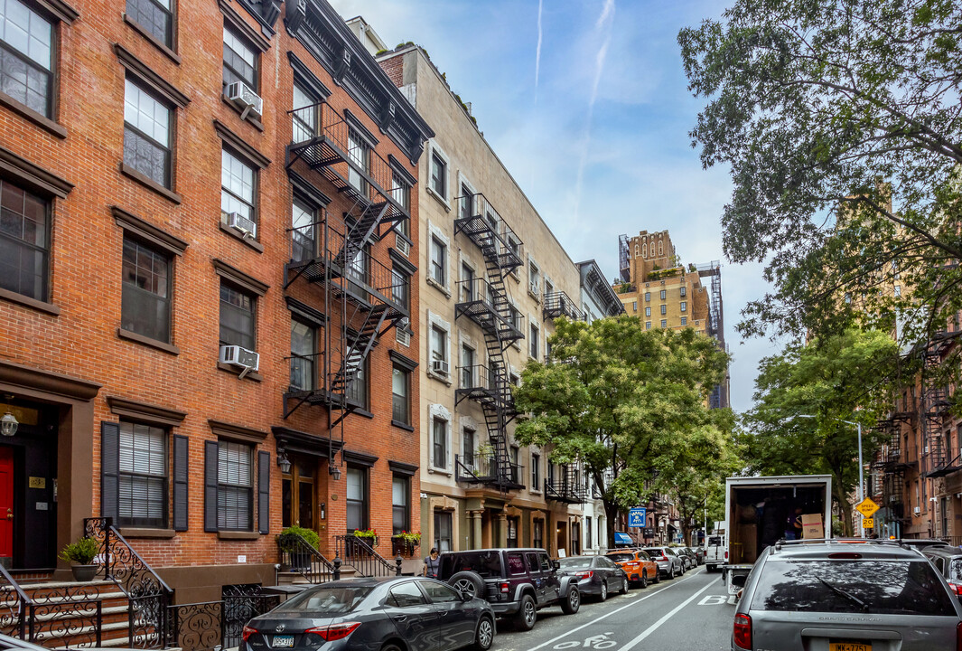 227-231 W 16th St in New York, NY - Building Photo