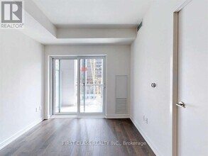 1 Yorkville Ave in Toronto, ON - Building Photo - Building Photo