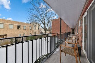 50 Green St, Unit 206 in Brookline, MA - Building Photo - Building Photo