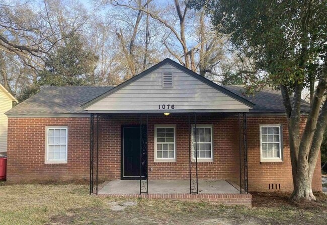 1076 Carlisle Ave