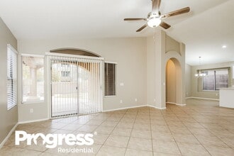 20015 N 22nd Pl in Phoenix, AZ - Foto de edificio - Building Photo