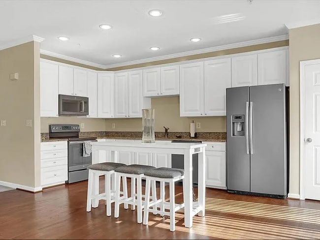 property at 5037 Leasdale Rd