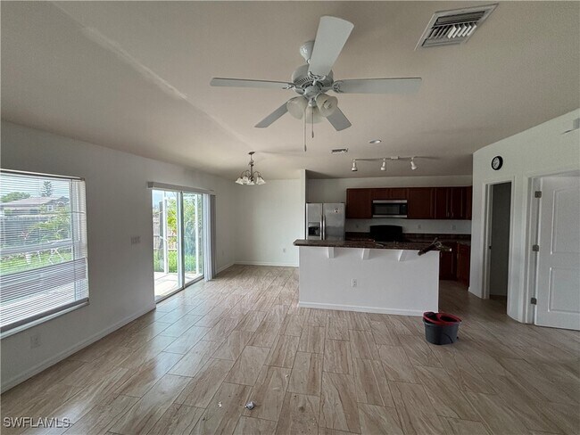 609 NW 27th Terrace in Cape Coral, FL - Building Photo - Building Photo
