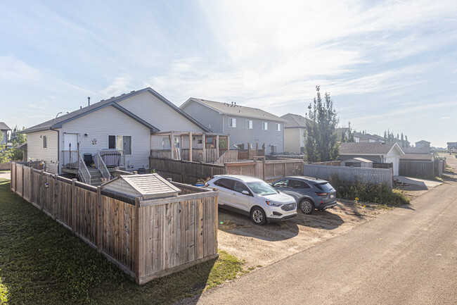 258 Avena Cir in Leduc, AB - Building Photo - Building Photo