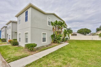 12956 Kings Crossing Dr in Gibsonton, FL - Building Photo - Building Photo
