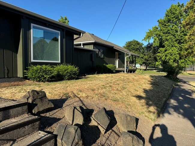398 W 20th Ave in Eugene, OR - Building Photo - Building Photo