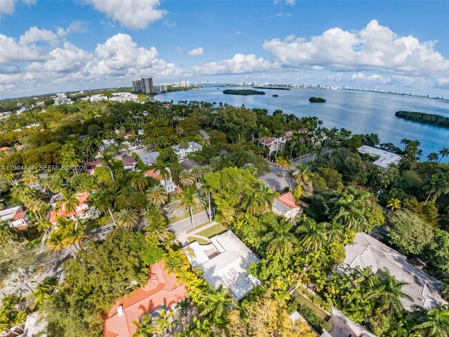 680 NE 57th St in Miami, FL - Building Photo - Building Photo