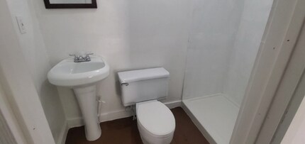 2270 Johnson St-Unit -B in Beaumont, TX - Building Photo - Building Photo