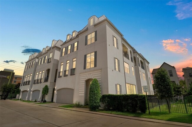 property at 11107 Savannah Oaks Ln