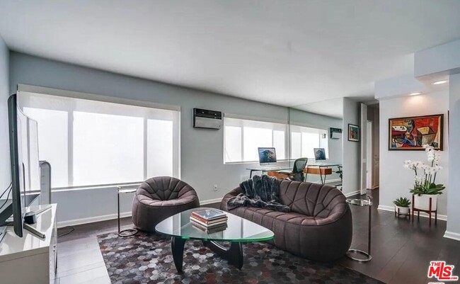 property at 1233 Flores St