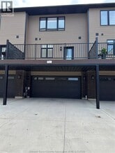 725 Brownstone Dr in Lakeshore, ON - Building Photo - Building Photo