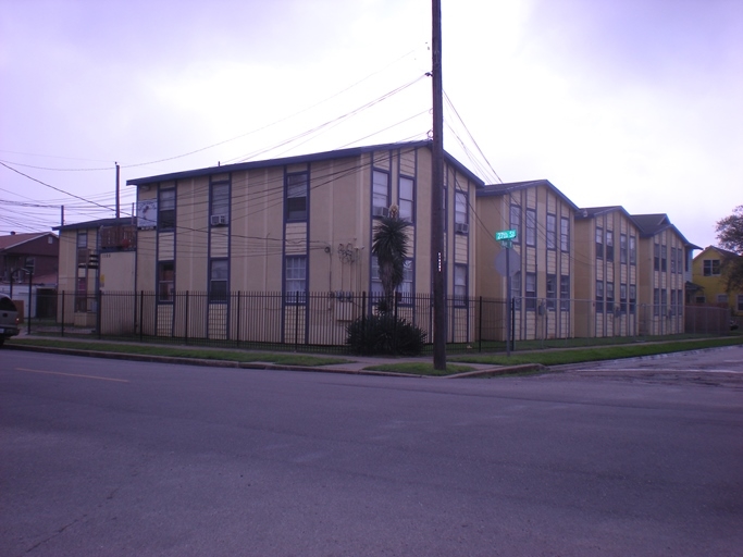 2711 Avenue K in Galveston, TX - Building Photo