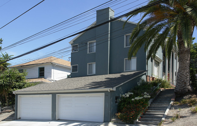 1334 E 27th St in Oakland, CA - Foto de edificio - Building Photo