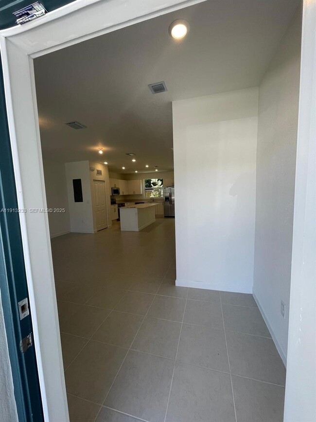 1066 SE 2nd St in Florida City, FL - Building Photo - Building Photo