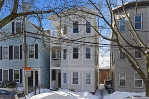 13 Howard St, Unit 1 in Cambridge, MA - Building Photo