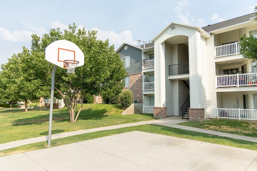 Haven Pointe Apartments in West Haven, UT - Foto de edificio