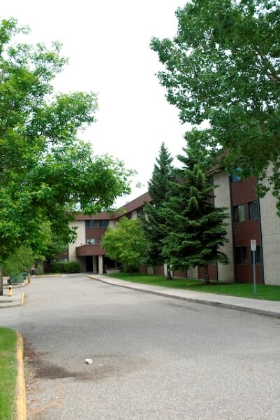 Kanerva House in Calgary, AB - Building Photo