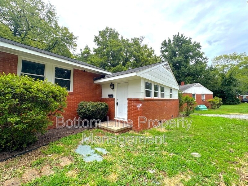 2516 Marlowe Ave in Charlotte, NC - Foto de edificio
