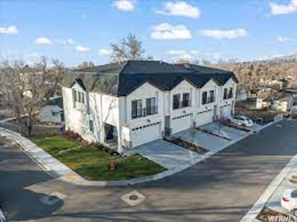52 McCall Ln. in Farmington, UT - Building Photo