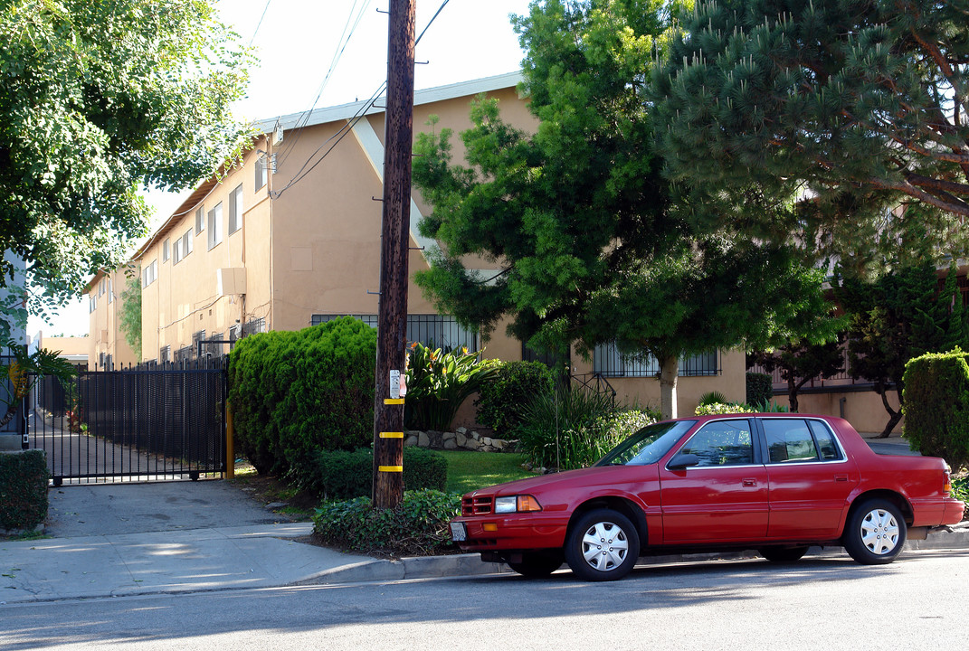527 E Hazel St in Inglewood, CA - Foto de edificio