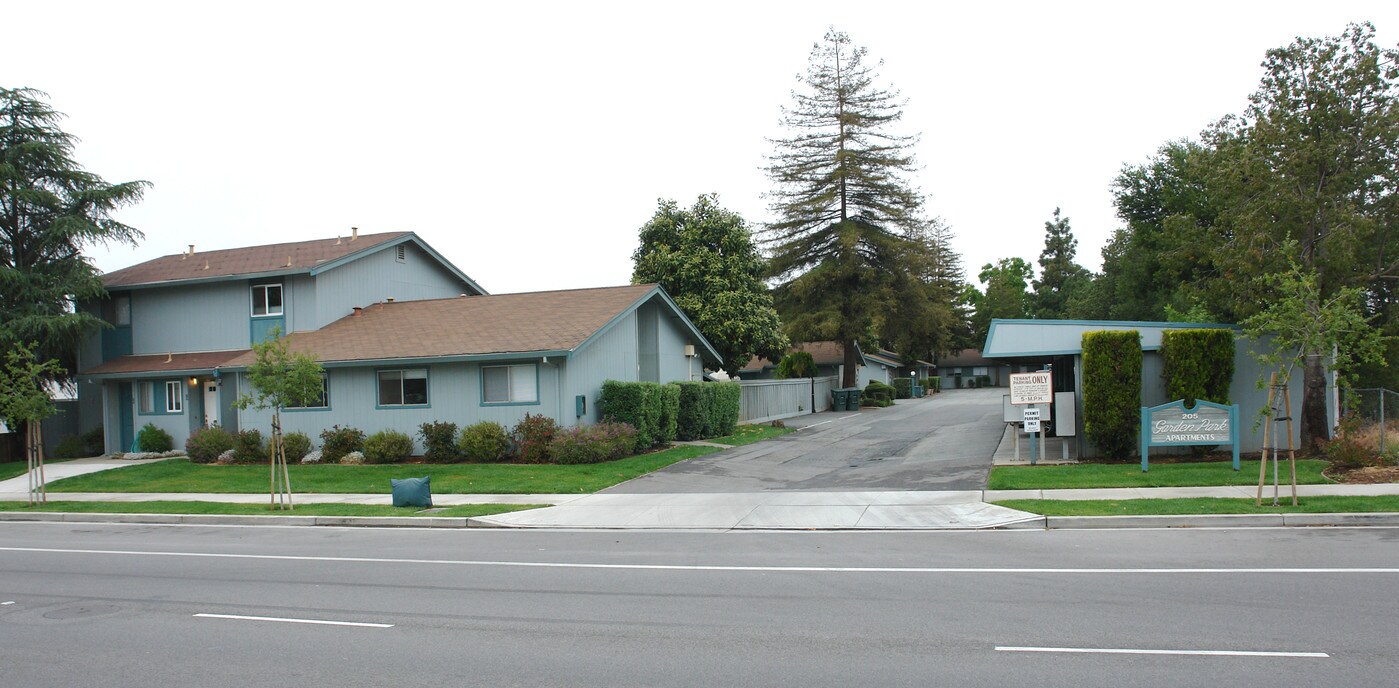 Garden Park in Morgan Hill, CA - Foto de edificio