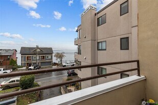 4222 Beach Dr SW in Seattle, WA - Building Photo