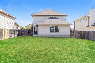 10611 Hunters Pond in San Antonio, TX - Building Photo - Building Photo