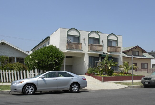 4847 Rosewood Ave in Los Angeles, CA - Building Photo - Building Photo